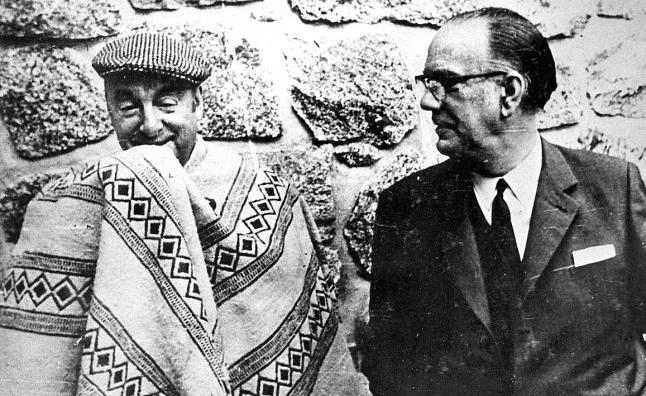 Camilo José Cela con Pablo Neruda.