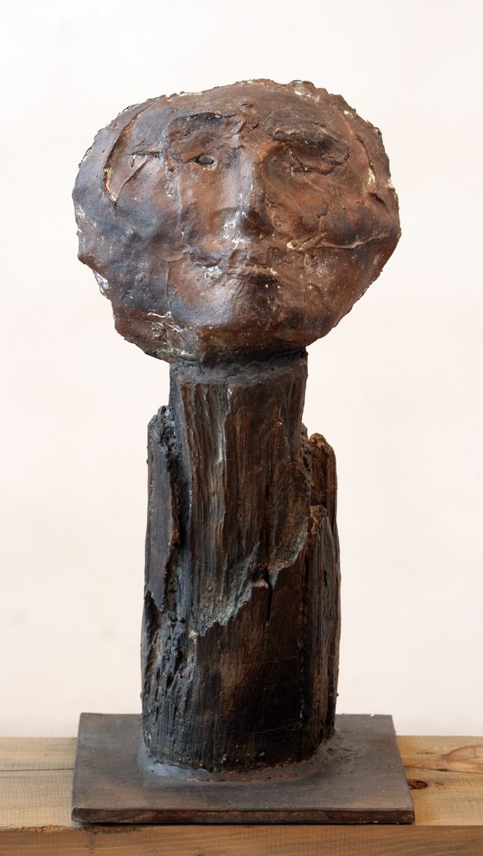 Abakanowicz Anonim 2 2009 bronze unique 1875 x 85 x 95 in NON 49 961